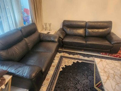 Myydään 3+2 nahkasohva musta